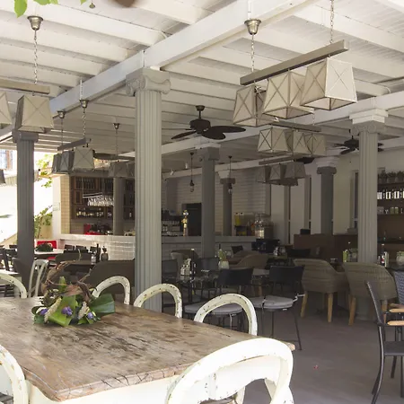 Doubletree By Hilton Marina Vista بودروم